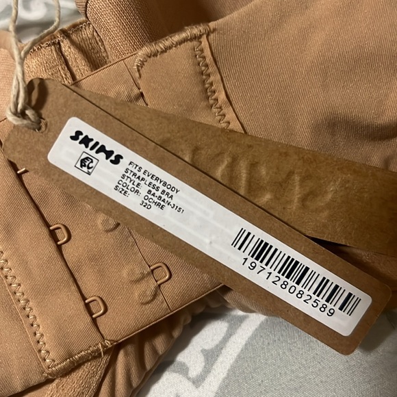 Skims fits everybody strapless bra - Picture 3 of 3